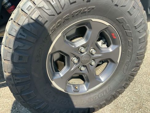 Certified 2020 Jeep Gladiator Rubicon w/ Dual Top Group image 12