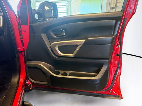 Used 2021 Nissan Titan SV w/ SV Convenience Package image 33