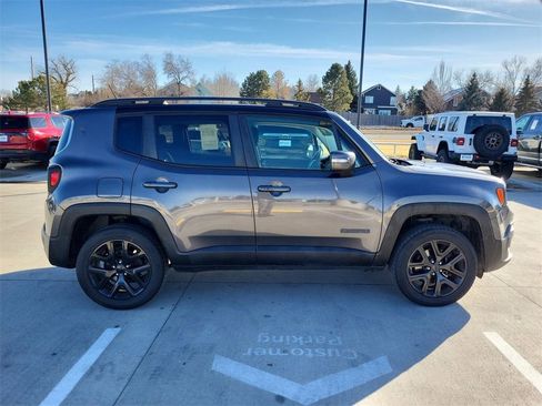 Used 2016 Jeep Renegade Latitude image 9