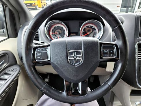 Used 2019 Dodge Grand Caravan SXT image 45