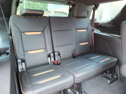 Used 2023 GMC Yukon AT4 w/ AT4 Premium Plus Package AWD/4WD image 16