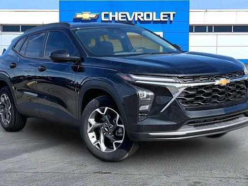 New 2025 Chevrolet Trax LT w/ Driver Confidence Package image 1