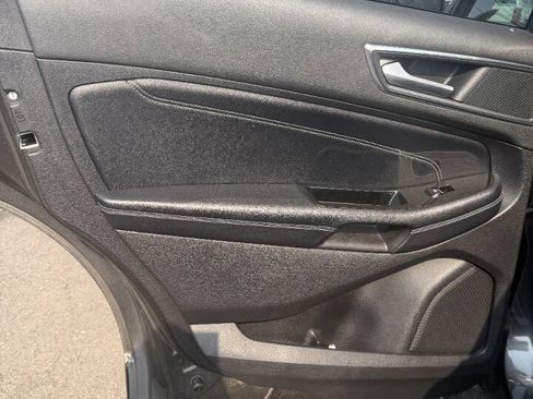 Used 2018 Ford Edge Titanium w/ Technology Package AWD/4WD image 8
