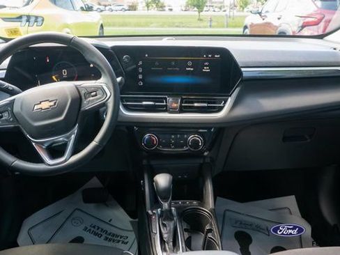Used 2024 Chevrolet TrailBlazer LT w/ LT Cold Weather Package AWD/4WD image 14