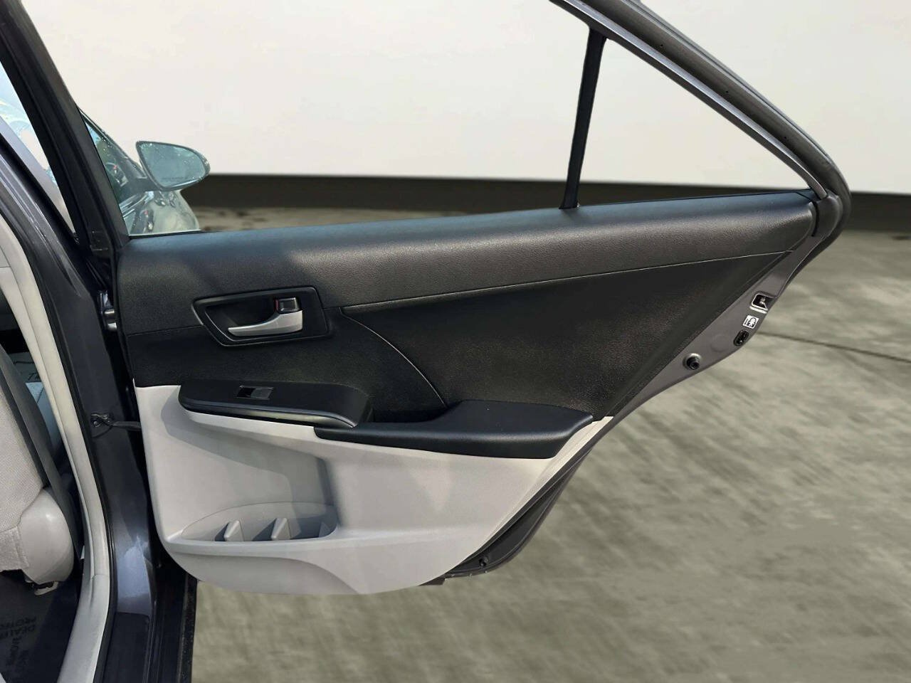 Used 2012 Toyota Camry LE FWD image 16
