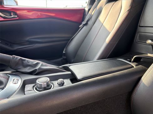 Used 2019 MAZDA MX-5 Miata RF Grand Touring RWD image 12