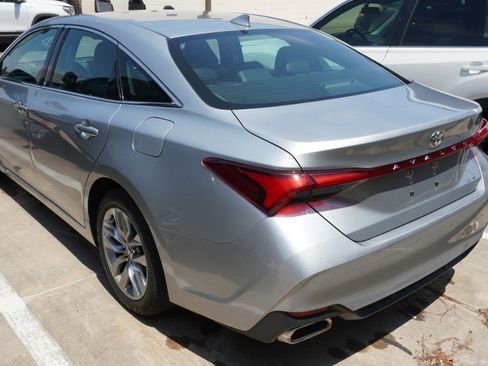 Used 2022 Toyota Avalon XLE FWD image 8