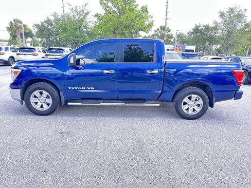 Used 2018 Nissan Titan SV w/ SV Convenience Package AWD/4WD image 3