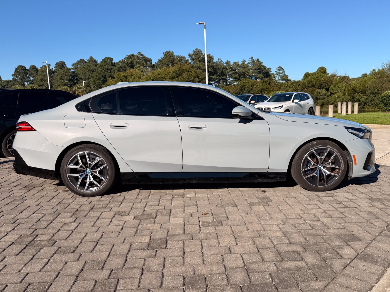Used 2024 BMW i5 eDrive40i w/ M Sport Package RWD image 8