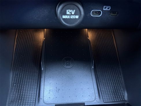 Certified 2023 Volvo C40 P8 Recharge Ultimate image 17