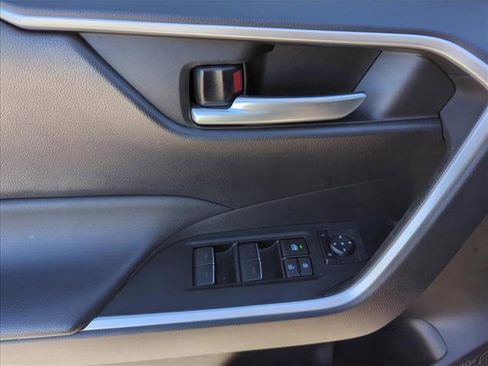 Used 2023 Toyota RAV4 XLE Premium image 8