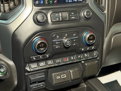 Used 2020 Chevrolet Silverado 1500 LTZ image 48