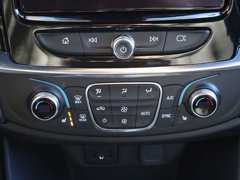 Certified 2023 Chevrolet Traverse LT image 19