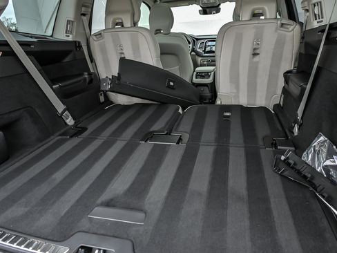 Used 2025 Volvo XC90 T8 Plus w/ Protection Package Premier image 22