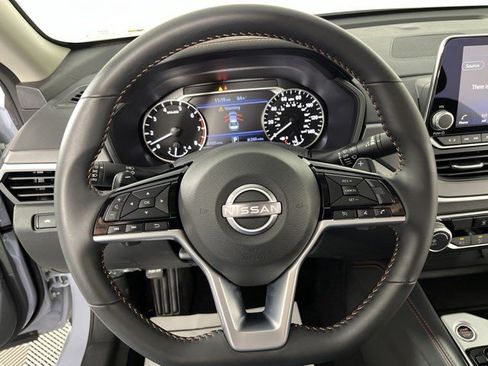 Used 2025 Nissan Altima 2.5 SR FWD image 17