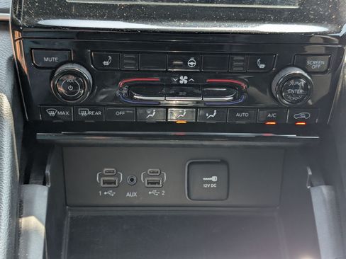 Used 2024 Jeep Grand Cherokee Altitude RWD image 27