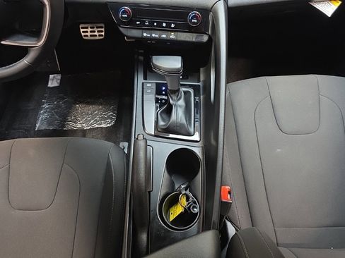 Used 2025 Hyundai Elantra Sport image 22