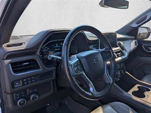 Used 2022 Chevrolet Tahoe Z71 w/ Luxury Package AWD/4WD image 11
