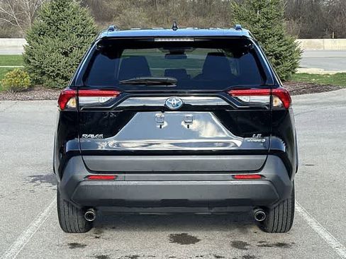 Used 2022 Toyota RAV4 LE image 4