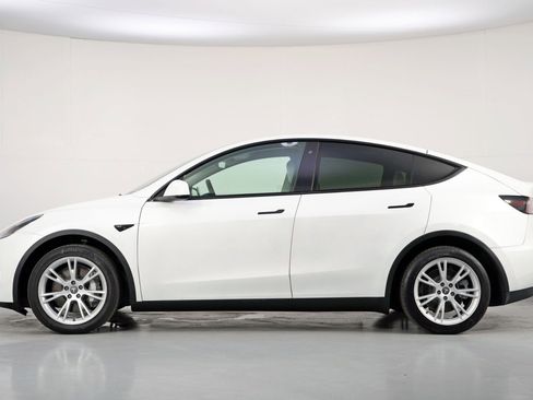 Used 2020 Tesla Model Y Long Range image 9