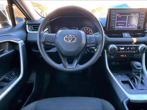 Used 2022 Toyota RAV4 LE image 5