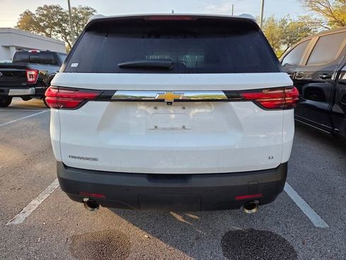 Used 2023 Chevrolet Traverse LT image 3