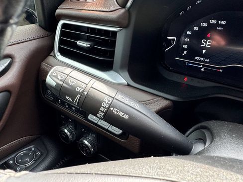 Used 2022 GMC Yukon XL Denali AWD/4WD image 33