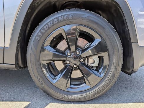 Used 2016 Jeep Cherokee Sport AWD/4WD image 17