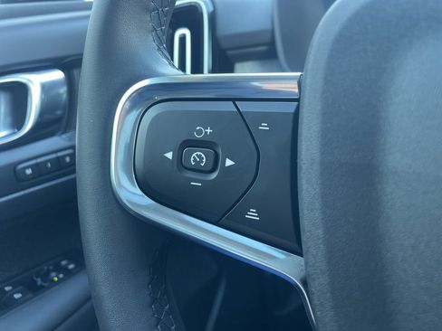 Certified 2024 Volvo XC40 B5 Core image 38