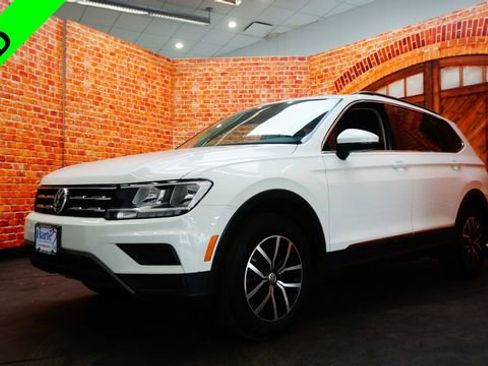 Used 2021 Volkswagen Tiguan SE w/ Panoramic Sunroof Package image 3