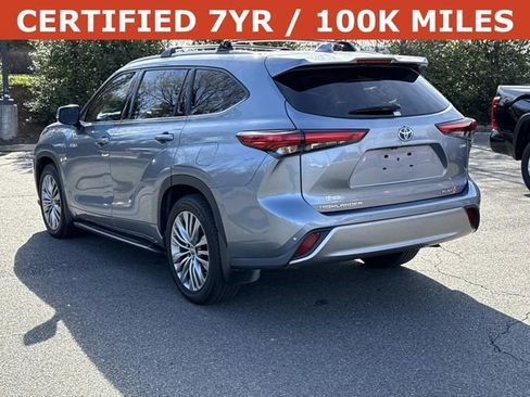 Used 2021 Toyota Highlander Platinum FWD image 4