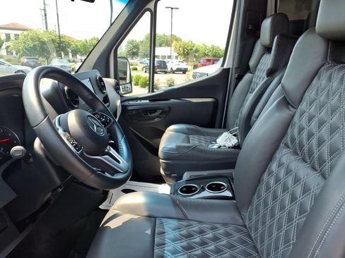 Used 2022 Mercedes-Benz Sprinter 3500 image 14