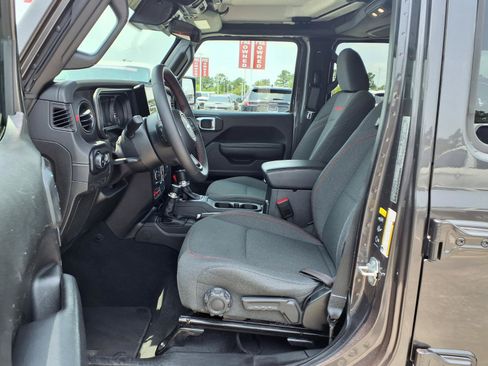 Used 2025 Jeep Wrangler Unlimited Rubicon AWD/4WD image 10