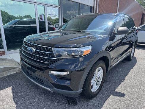 Used 2022 Ford Explorer XLT w/ Equipment Group 202A AWD/4WD image 5