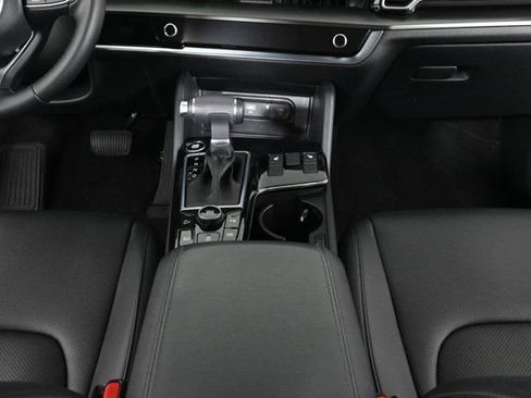 Certified 2024 Kia Sportage EX image 16