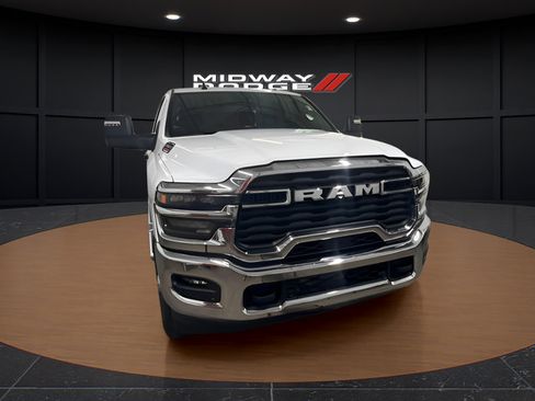 Used 2025 RAM 2500 Big Horn AWD/4WD image 5