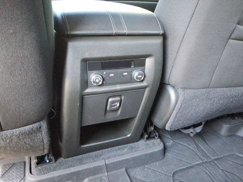 Certified 2023 Chevrolet Traverse LT FWD image 19
