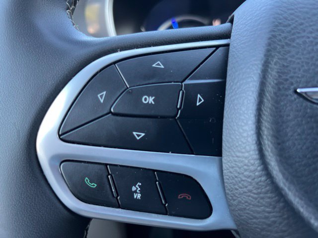 Used 2024 Chrysler Pacifica Limited FWD image 15