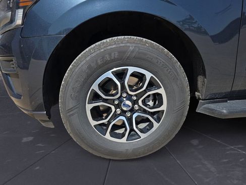 Used 2024 Ford Expedition XLT RWD image 14