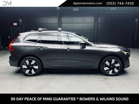 Used 2024 Volvo XC60 T8 Ultimate AWD/4WD image 8