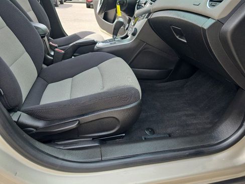 Used 2014 Chevrolet Cruze LS image 38