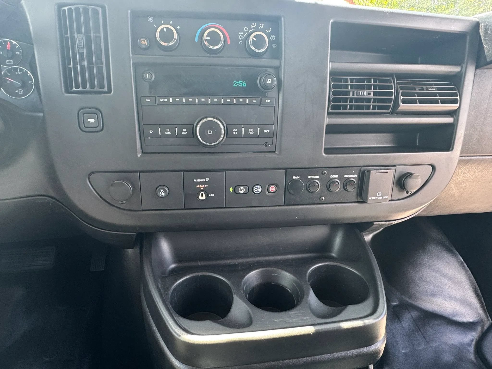 Used 2018 Chevrolet Express 2500 w/ Driver Convenience Package RWD image 17