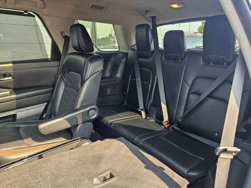 Used 2023 Nissan Pathfinder Platinum image 21