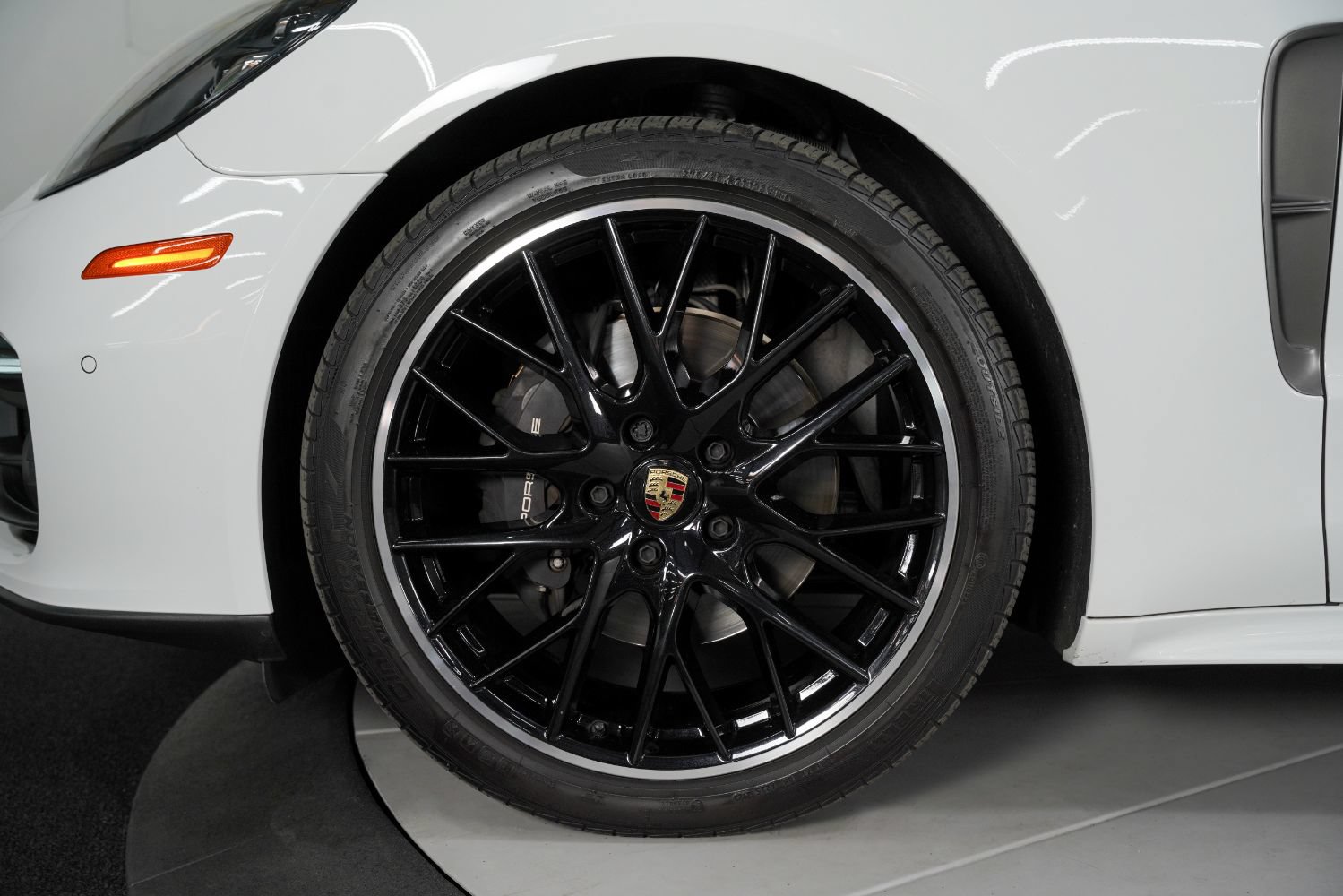 Used 2023 Porsche Panamera 4 Platinum Edition AWD/4WD image 16