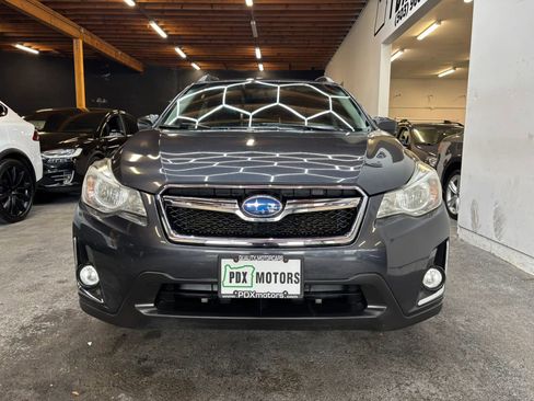 Used 2017 Subaru Crosstrek 2.0i Premium image 3