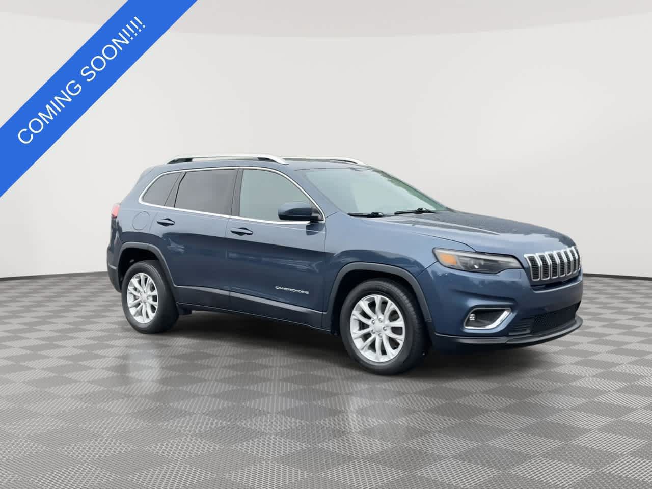 Used 2019 Jeep Cherokee Latitude w/ Popular Appearance Group FWD image 2
