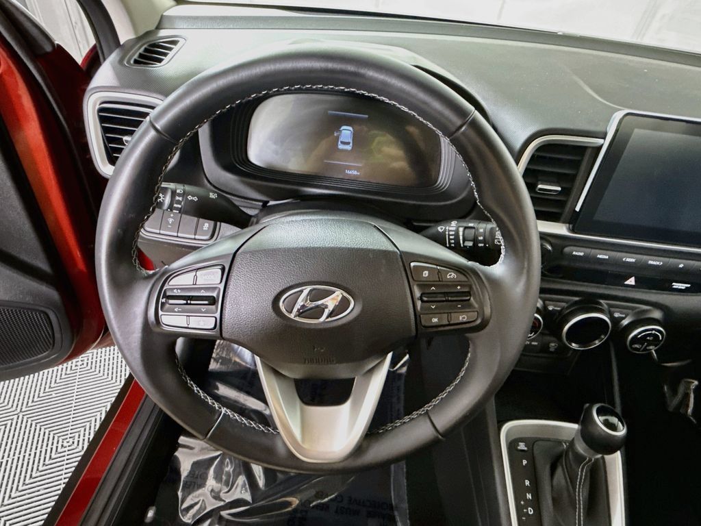 Certified 2024 Hyundai Venue SEL FWD image 21