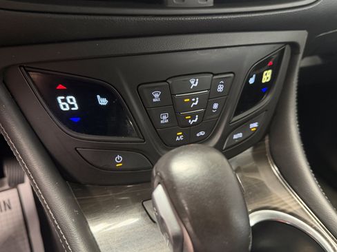 Used 2020 Buick Envision Essence AWD/4WD image 11