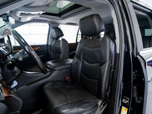 Used 2017 Cadillac Escalade Luxury image 29