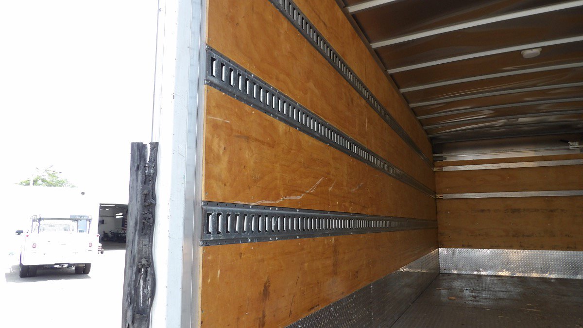 Used 2016 Ford F750 2WD Regular Cab Super Duty image 32